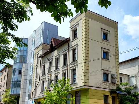 комерційна за адресою Виконкомівська, 12