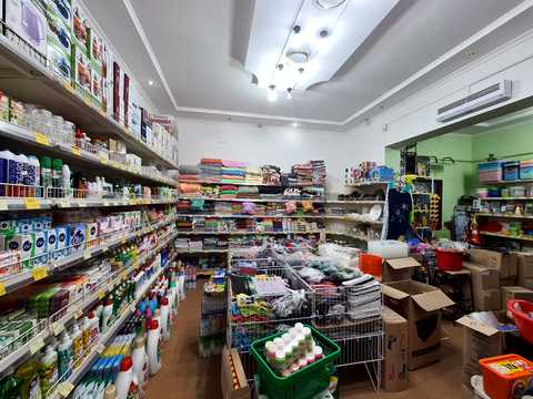 комерційна за адресою Заньковецької