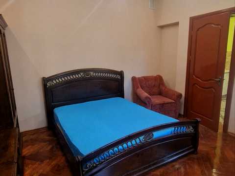 квартира за адресою Під Дубом вул. (Космонавтів), 4