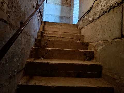 комерційна за адресою Рівне, вул. Ясна, 7б