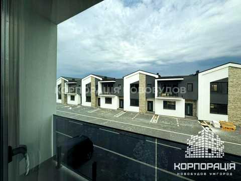 будинок за адресою с. Сторожниця, Волошкова, 10А