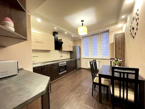 квартира за адресою Анни Ахматової вул., 30