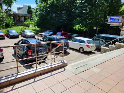 комерційна за адресою Тичини вул., 8-А