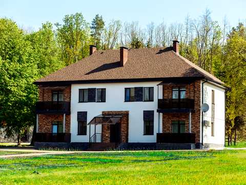 комерційна за адресою Лісова вул. (Лісна), 1