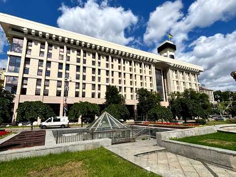 комерційна за адресою майдан Незалежності пл., 2