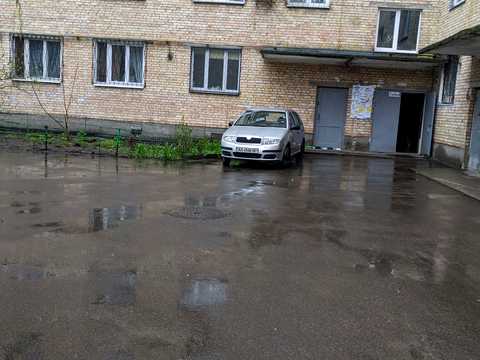 комерційна за адресою Почайнинська вул., 52