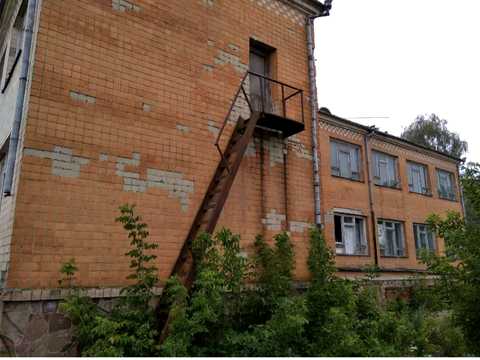 комерційна за адресою Центральна, 81