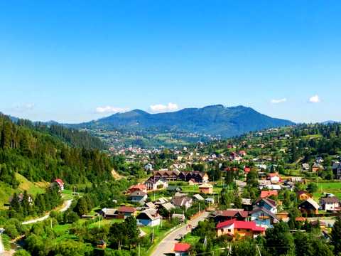 комерційна за адресою Устияновича вул., 1