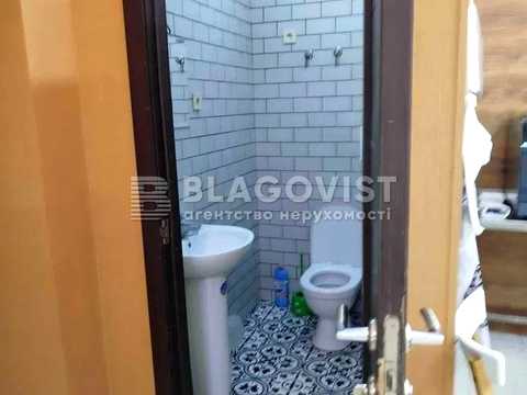 комерційна за адресою Шовкуненка вул., 8/20