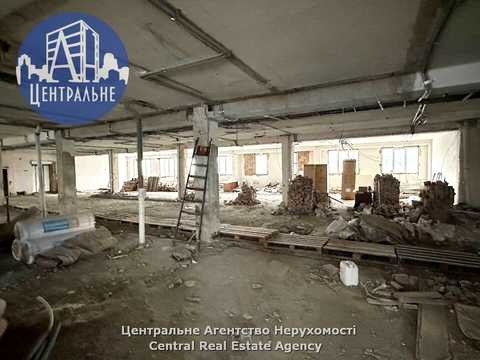 комерційна за адресою Чернівці, Руська вул., 242