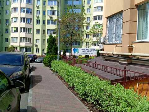 комерційна за адресою Миру вул., 30