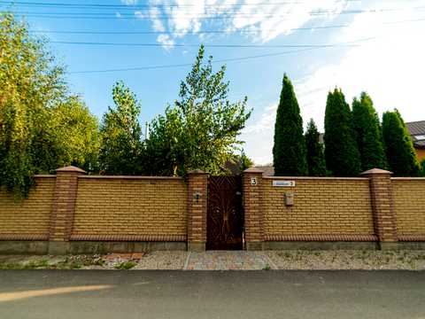 будинок за адресою Пластова