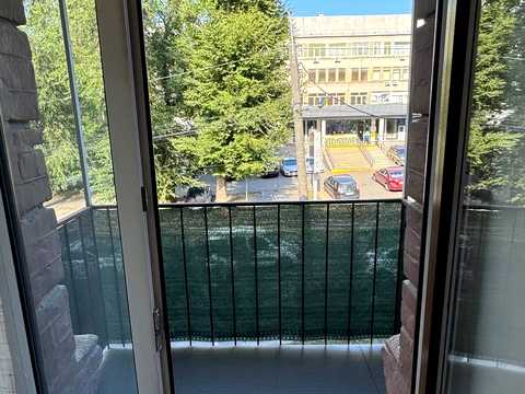 комерційна за адресою Володимира Моссаковського вул. (Клари Цеткін), 1