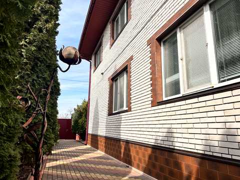 будинок за адресою Вишнева