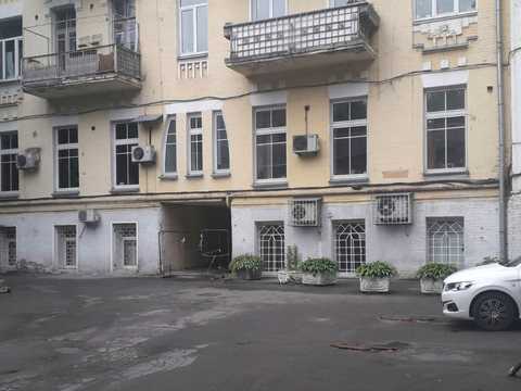 комерційна за адресою Музейний пров., 8-Б