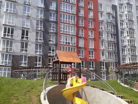 квартира за адресою смт. Авангард, Спрейса вул., 1