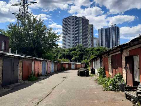 паркомісце за адресою Ризька вул., 73