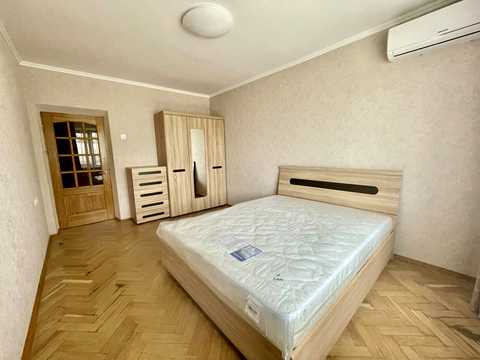 квартира за адресою Раїси Окіпної вул., 1