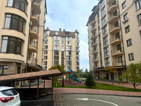 комерційна за адресою Молодіжна вул., 7