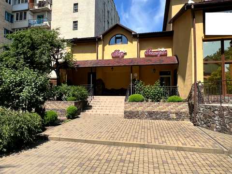 комерційна за адресою Зарічанська вул., 22/1