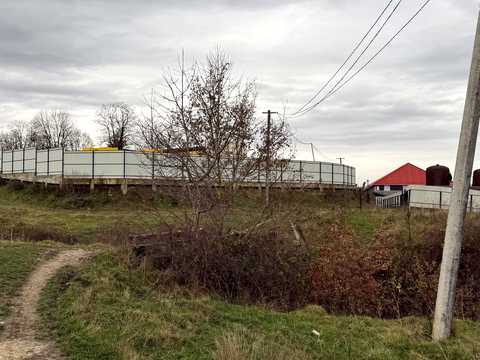участок по адресу Озерна, 1