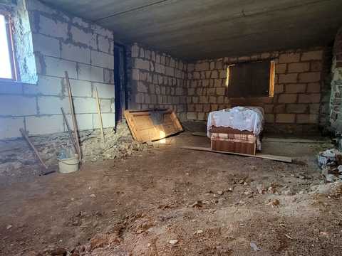 будинок за адресою смт. Черняхів, Квітнева