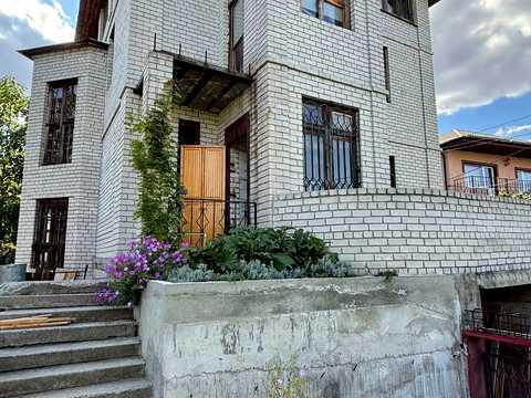 будинок за адресою Вишнева