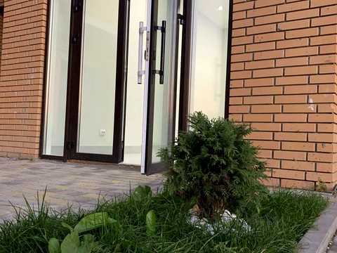 комерційна за адресою Чорновола, 1