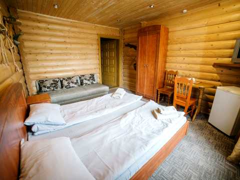 комерційна за адресою с. Яблуниця, Степана Бандери, 30
