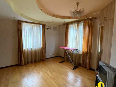 будинок за адресою Вишнева вул., 72