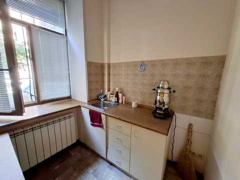 комерційна за адресою Інститутська вул., 24/7