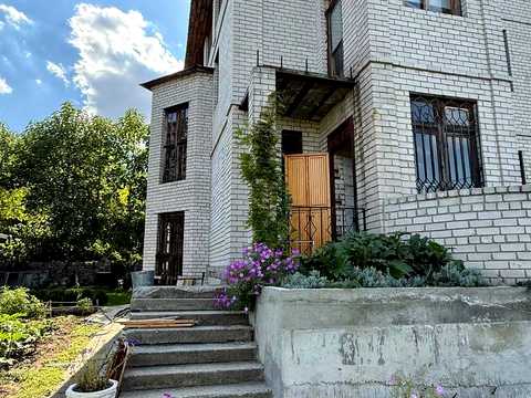будинок за адресою Вишнева