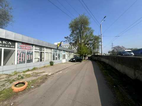 комерційна за адресою Десантників пл., 10