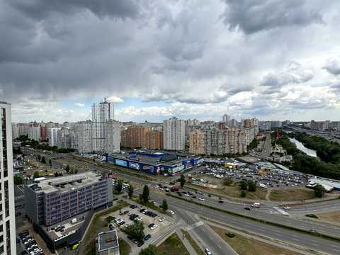 комерційна за адресою Дніпровська набережна вул., 20-А