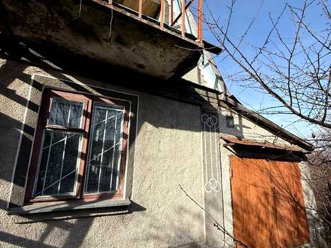 будинок за адресою с. Карпівці, Вишнева, 2
