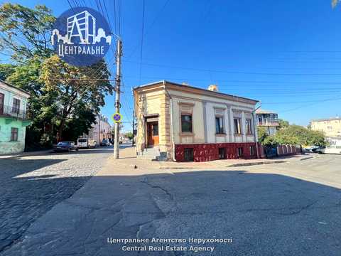 комерційна за адресою Чернівці, Йосипа Бурга вул. (Удонова), 1