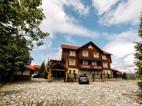 комерційна за адресою с. Яблуниця, Степана Бандери, 30