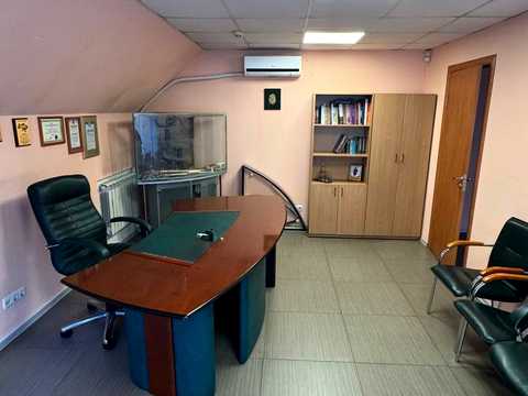 комерційна за адресою Володимира Моссаковського вул. (Клари Цеткін), 1