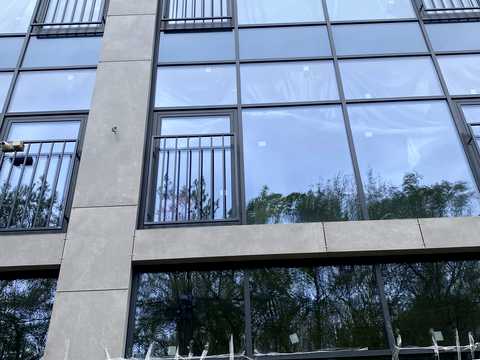 комерційна за адресою Кримська вул., 6