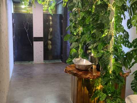 комерційна за адресою с. Матеївці, Центральна, 1
