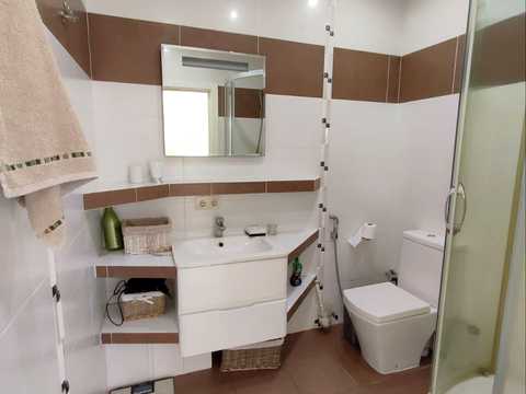 будинок за адресою с. Нові Безрадичі, піщана, 1
