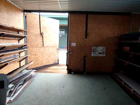 комерційна за адресою с. Мирне, вул. Радянська, 48