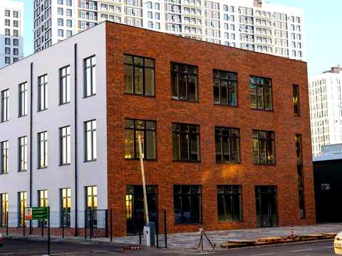 комерційна за адресою Практична вул., 4