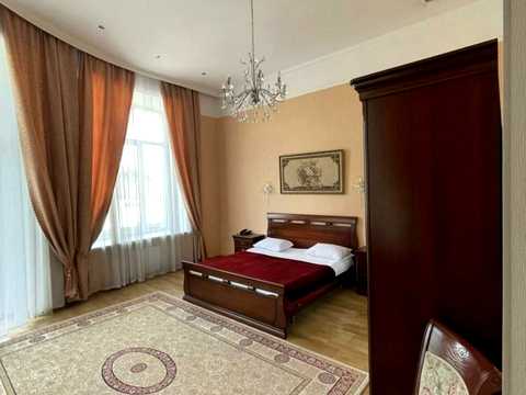 комерційна за адресою Європейська пл. (Катерининська), 22