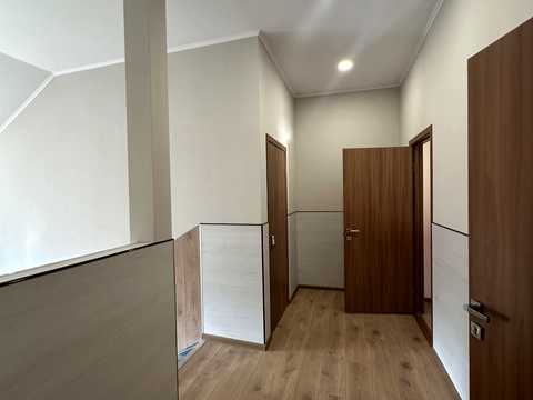 комерційна за адресою Олександра Свіща вул. (Середня), 10А