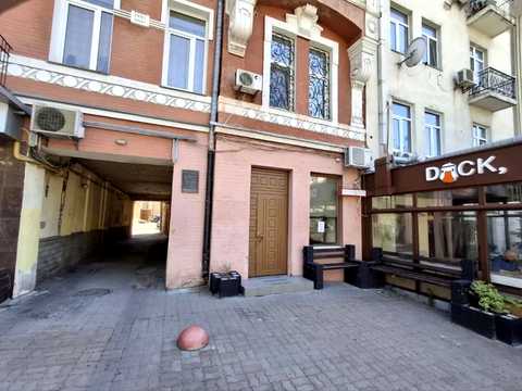 комерційна за адресою Володимирська вул., 81