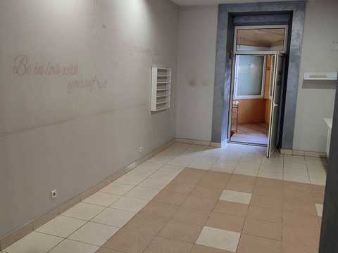 комерційна за адресою Степана Бандери вул. (), 2