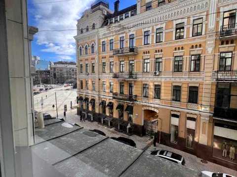 комерційна за адресою Володимирська вул., 1