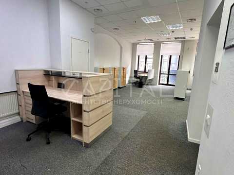 комерційна за адресою Михайлівська вул., 7