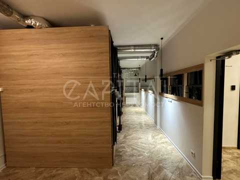 комерційна за адресою Десятинна вул., 7